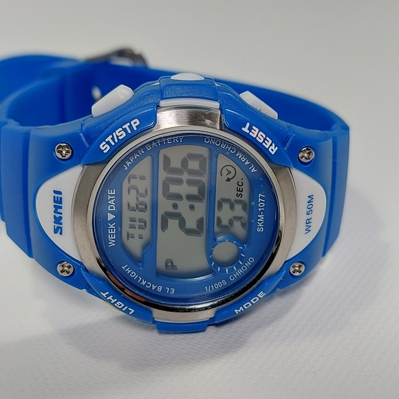 Skmei Kids Unisex Digital Sport LED Waterproof Blue Watch NWOT - Picture 2 of 6